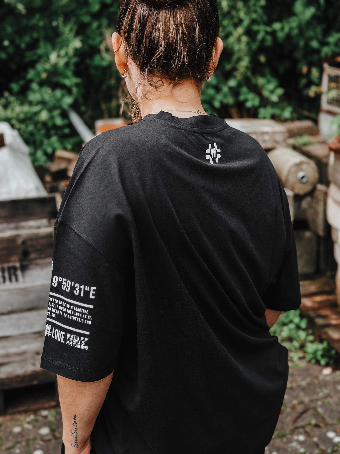 T-Shirt -  Designed with love - Black